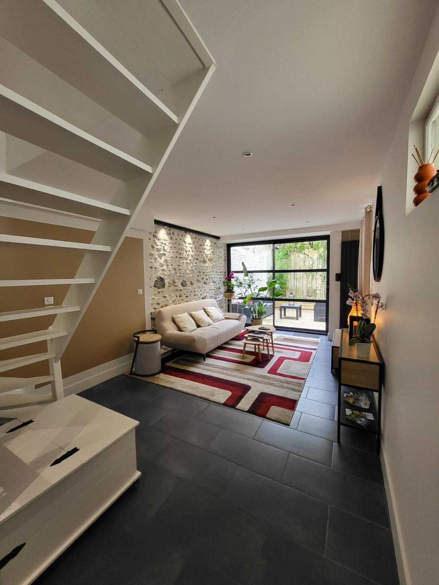 Le Patio - Appartement Calme - Hyper Centre Pau Exterior photo
