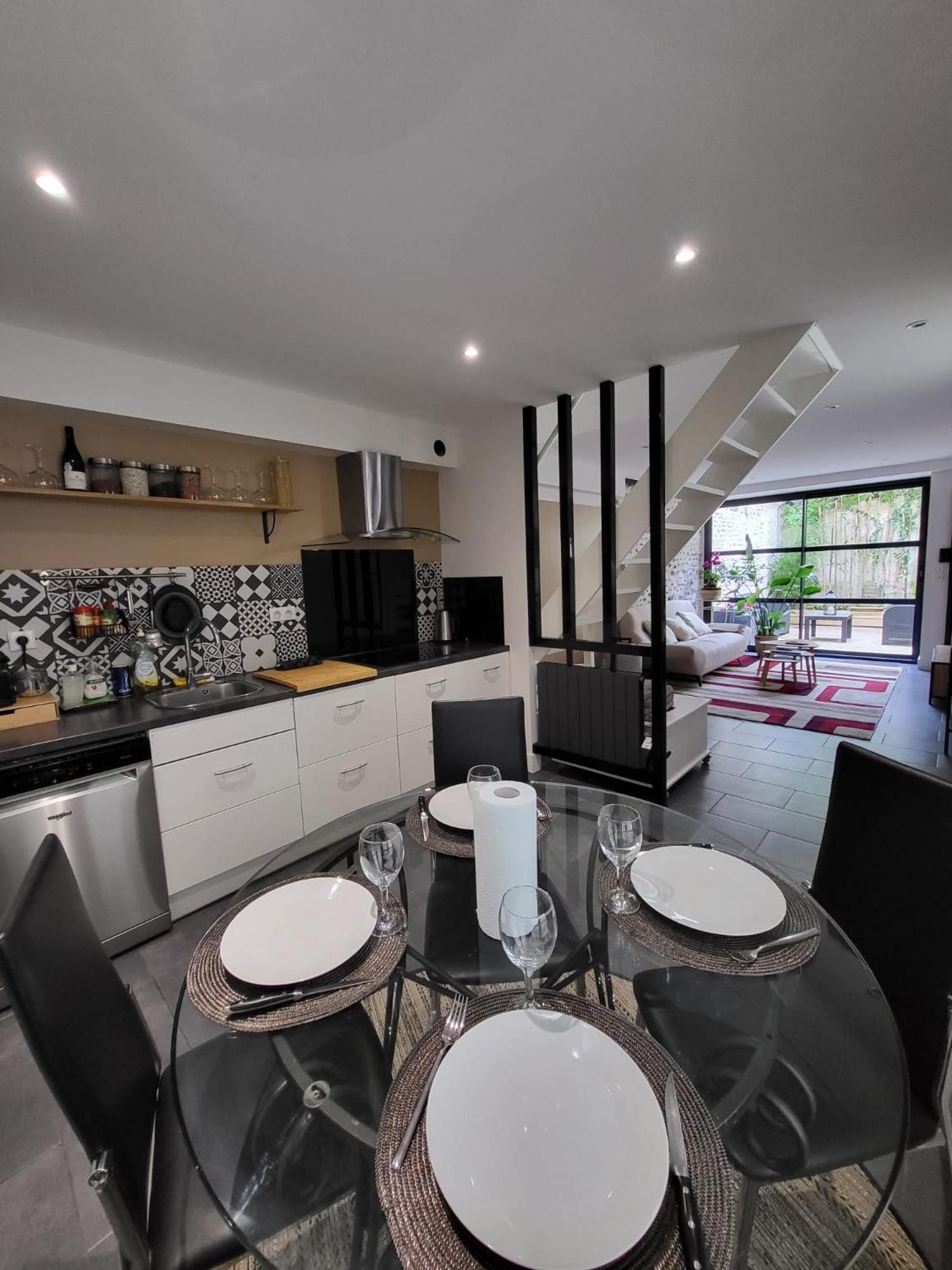 Le Patio - Appartement Calme - Hyper Centre Pau Exterior photo